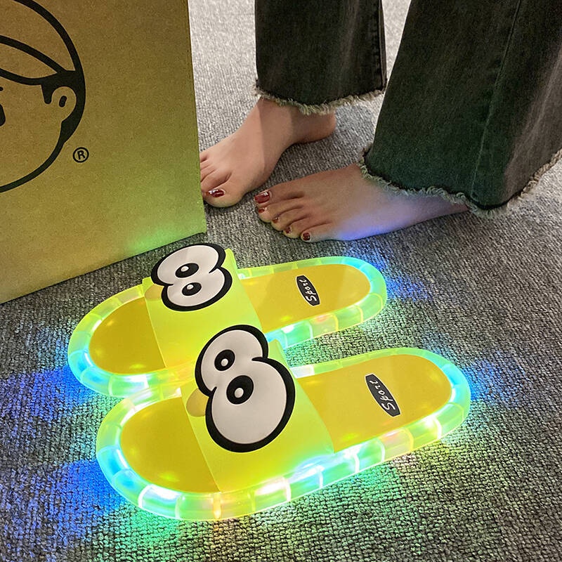 Funny Big Eyes Luminous Slide  - Mule Slip On 评论和价格