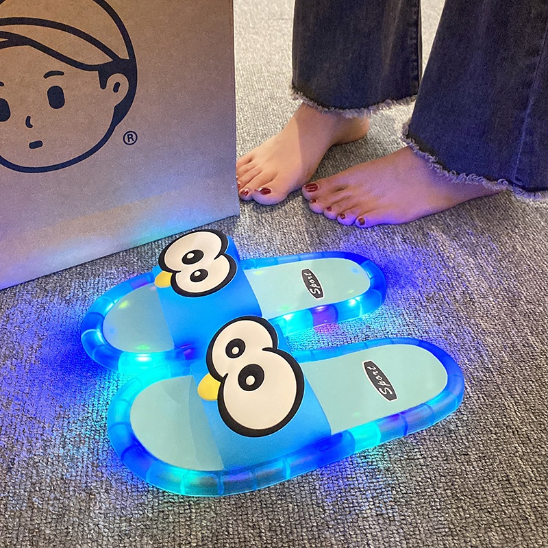 Funny Big Eyes Luminous Slide  - Mule Slip On 评论和价格